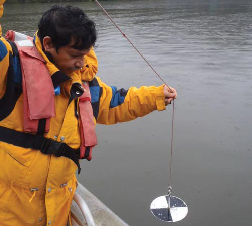 Volunteer helps assess Hornsby pollution levels